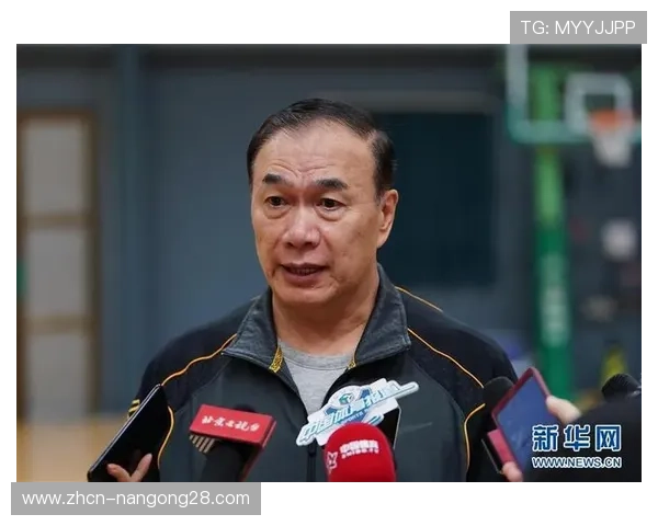 新闻发布会现场,主帅回答记者关于转会传闻的提问 新闻发布会现场,主帅回答记者关于转会传闻的提问