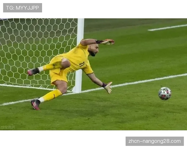 特写：洛里昂门将姆沃戈神勇扑出点球，力保球门不失